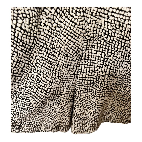 Banana Republic Black and White Printed Keyhole Romper, size 4 - Picture 2 of 3